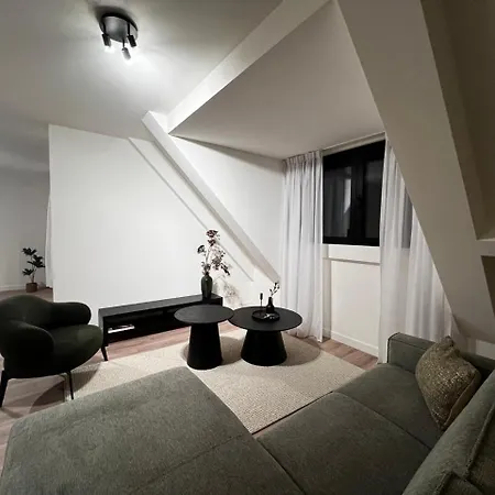 Xl Designer Newly Built Near Welness *